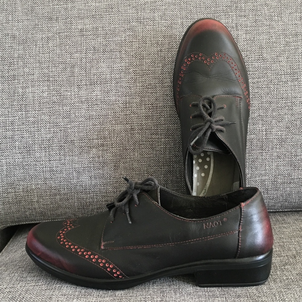 Naot Lako in Volcanic Red